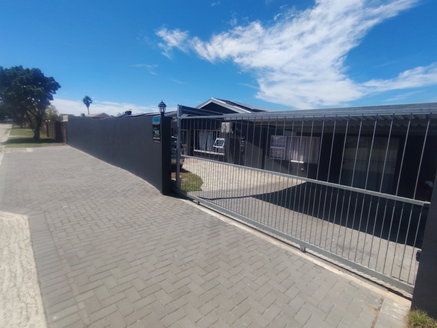 3 Bedroom Property for Sale in Kabega Park Eastern Cape